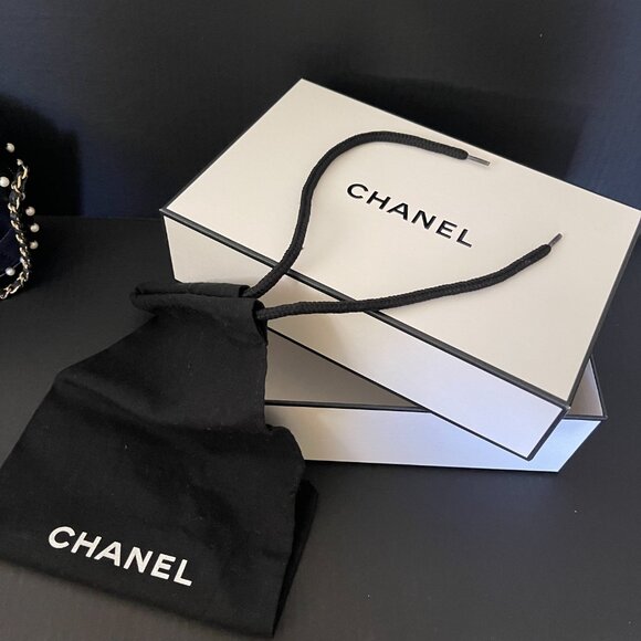 Chanel Matelasse round Pearl Chain Lambskin Shoulder Crossbody Bag - Picture 13 of 16